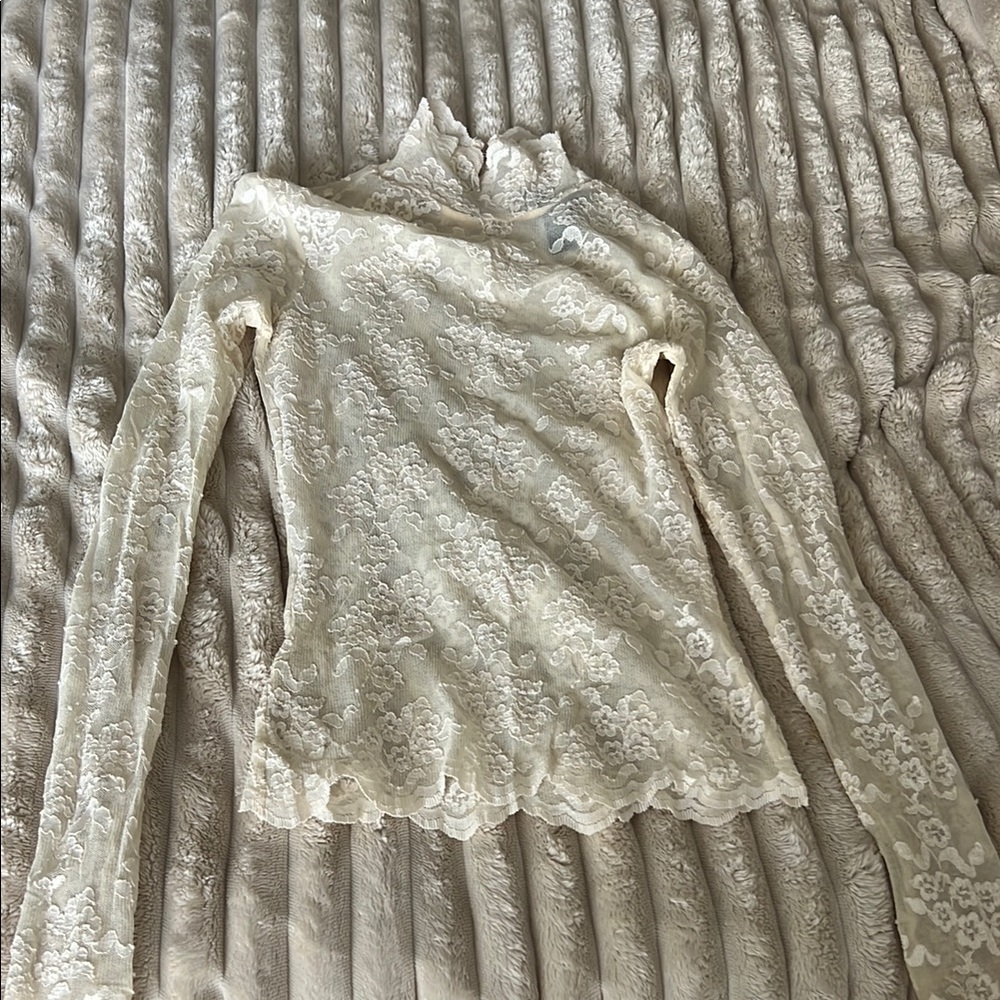 Express Cream Fitted Long Sleeve Blouse